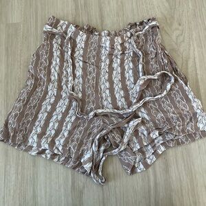 Manaola Hawai’i Lei Print Belted Flowy Pockets Shorts Small